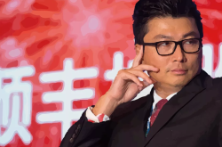 离谱？萨巴伦卡送70个UE！颁奖礼哭成泪人：痛苦！生涯最糟糕决赛